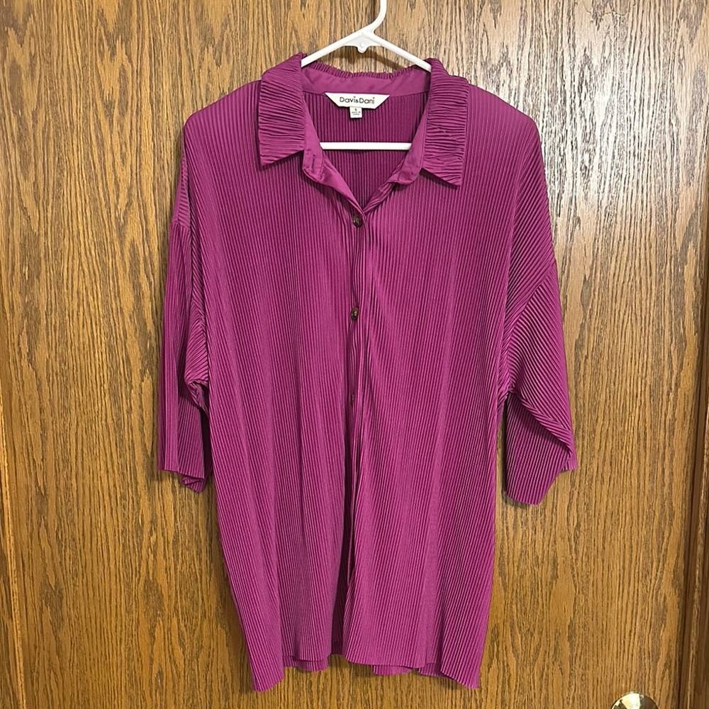 DAVI & DANI Magenta Plisse Blouse